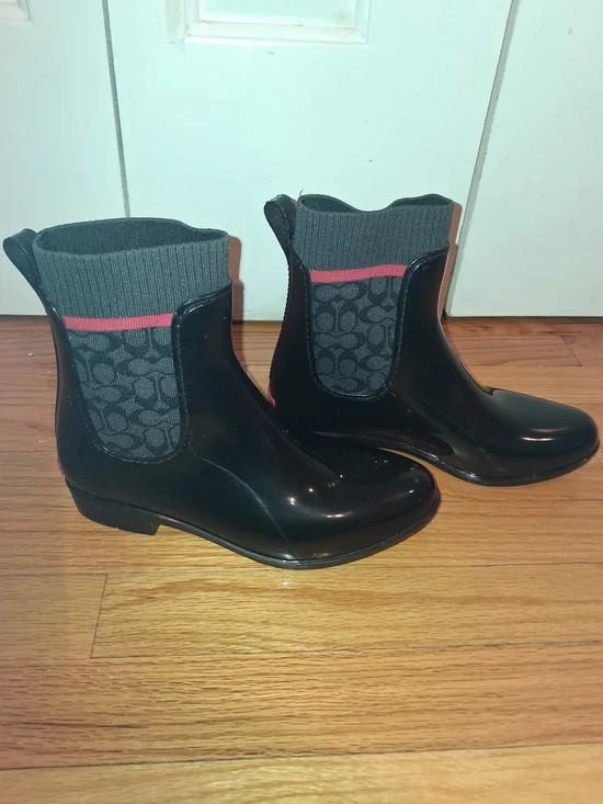 Coach Glossy Black Rain Ankle Boots with Gray Knit Cuff and Pink Tab - Picture 4 of 8